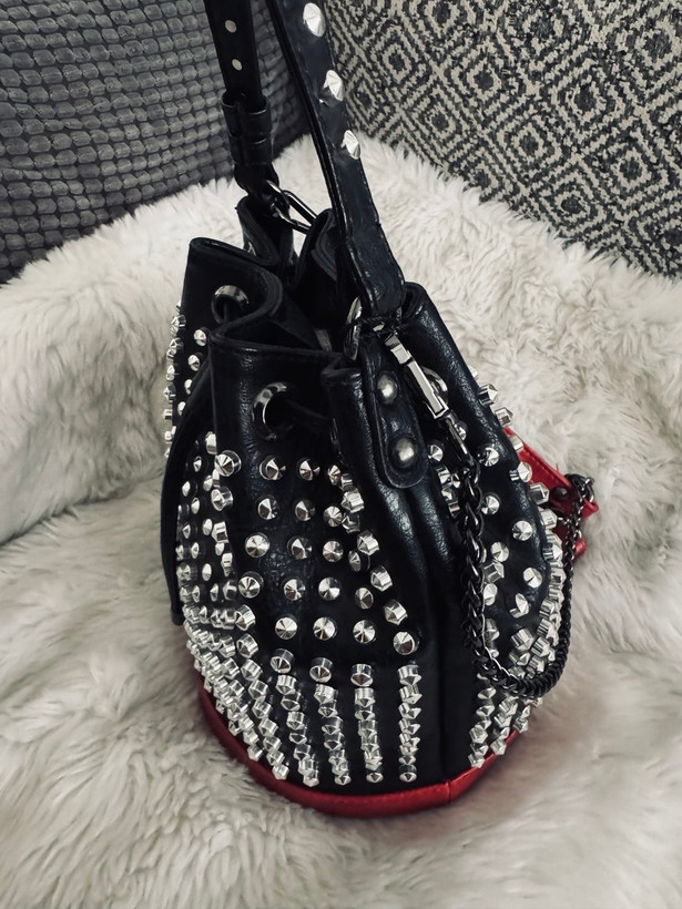 کیف مشکی زنانه مدل Phillip زامبدار – ترندی و مناسب استایل شیک