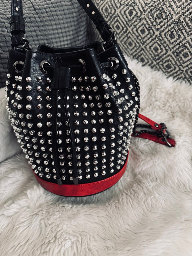 کیف مشکی زنانه مدل Phillip زامبدار – ترندی و مناسب استایل شیک