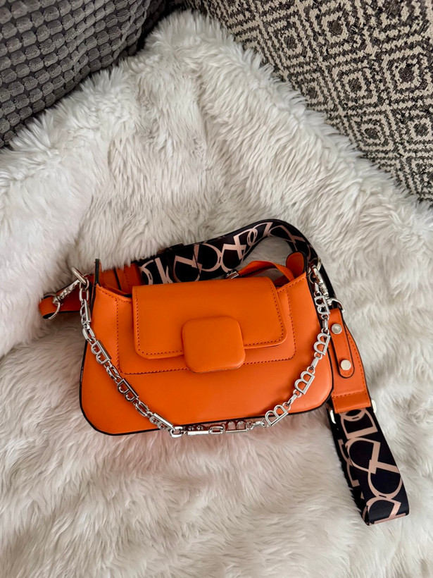 کیف دخترانه Dior شیک و سبک مناسب استایل روزمره