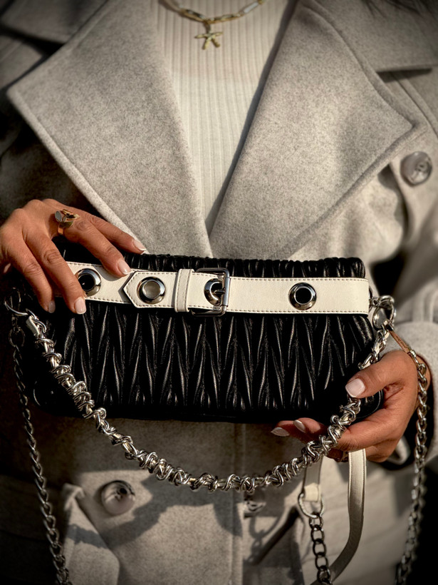 نمای جلو کیف Hermes بند زنجیری