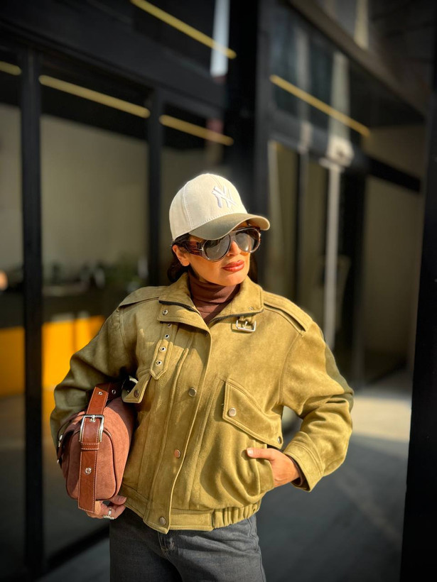 بامبر سوئیت یقه پانچی زنانه مشکی – مدل جدید و ترندی