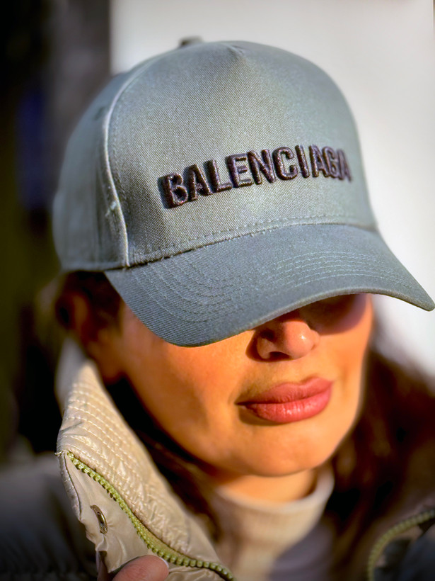 کلاه زنانه طرح Balenciaga مناسب استایل اسپرت و خیابانی