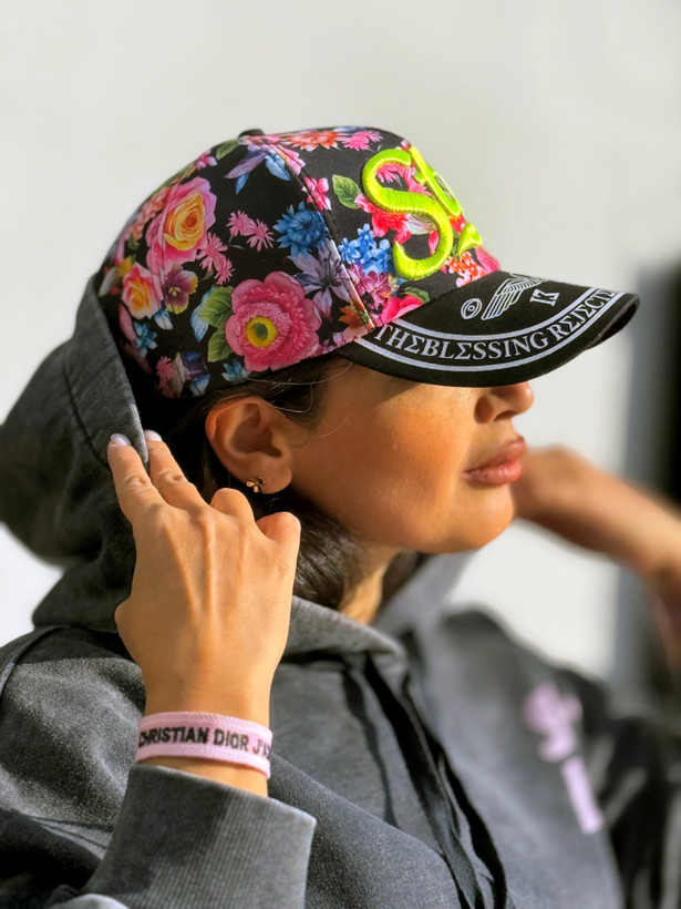 کلاه زنانه طرحدار گل مناسب استایل کژوال و روزمره