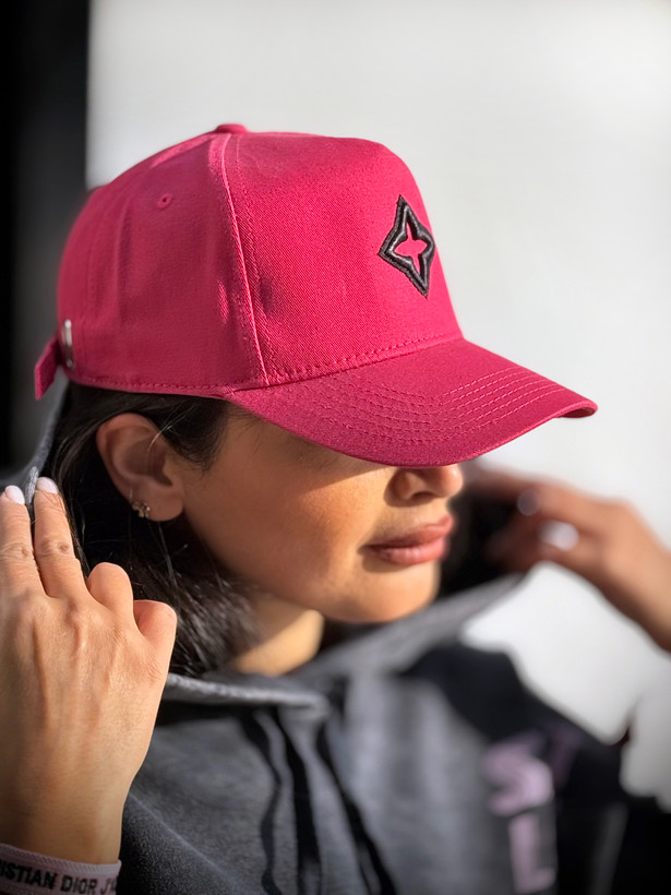 کلاه زنانه طرح Van Cleef مناسب استایل کژوال و ترندی