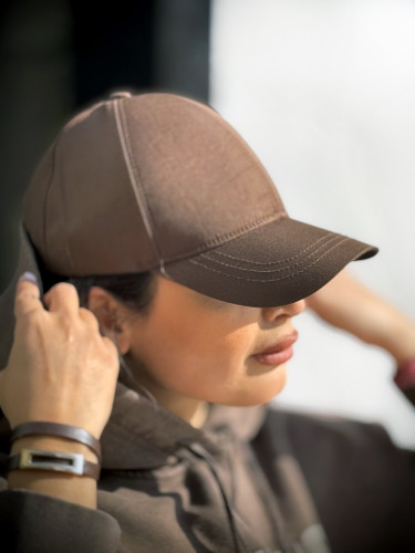 کلاه اسپرت ساده زنانه – مدل کپ ترندی مناسب استایل روزمره