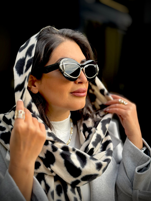 عینک مشکی و سفید زنانه مناسب استایل ترندی و شیک